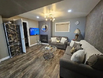 Lower Unit Available in the East Riverside, 2 bed and 1 bath Image# 1