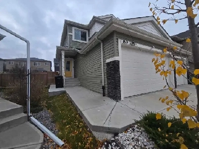 DUPLEX UPPER UNIT 3BEDS 2.5BATHS DOUBLE FRONT ATTACHED GARAGE Image# 1