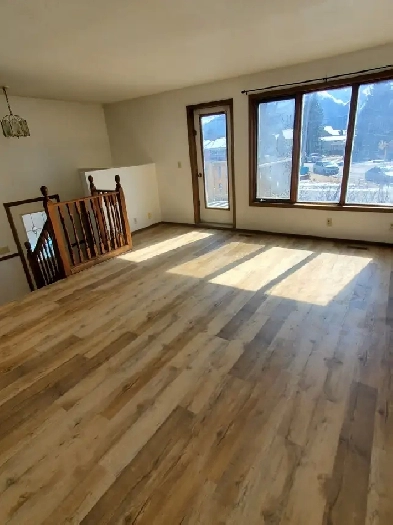 3 Bed Upper rent 3450 and 2 Bed lower rent 2850 Canmore Image# 7