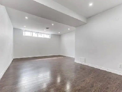 SHARED ROOM FOR RENT (Scarborough location) Image# 1