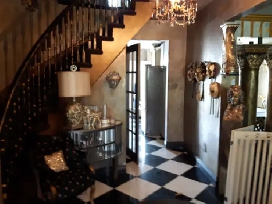 Queensize quiet  clean  private room in executive home   tra /up Image# 9