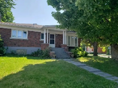 4 1/2 chauffé dans un triplex-Ste-Thérèse Image# 1