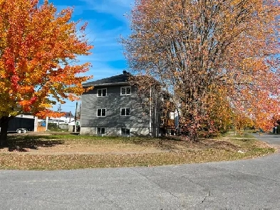 2Bed/1Bath for Rent in Iroquois, South Dundas Image# 1