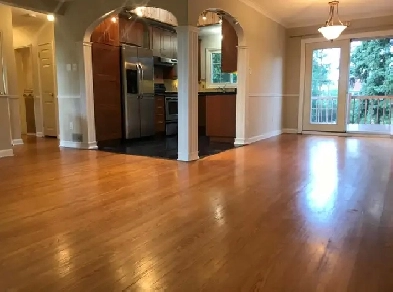 Welcome to this bright and beautifully maintained detached home, Image# 1