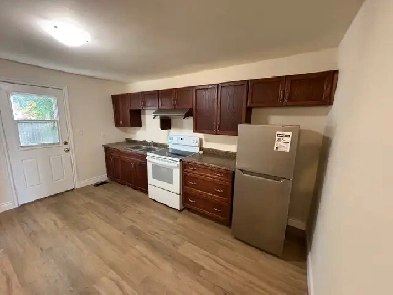 3 BEDROOM HOUSE Image# 3