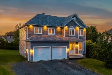 MAISON À ÉTAGES  GARAGE  6 CHAMBRES  ROCK FOREST Image# 2