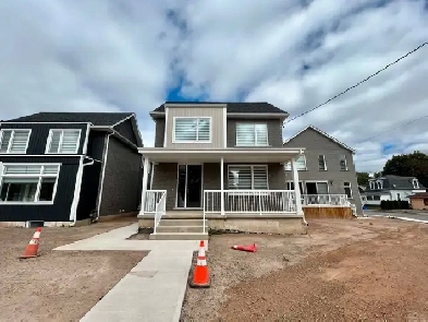 ALL UTILITIES INCLUDED 4 Bed 3.5 Bath Unit in Niagara Falls! Image# 1