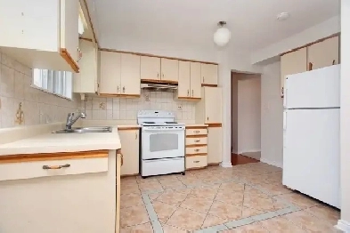 BRIGHT AND SPACIOUS ROOMS FOR RENT IN NEWMARKET Image# 5