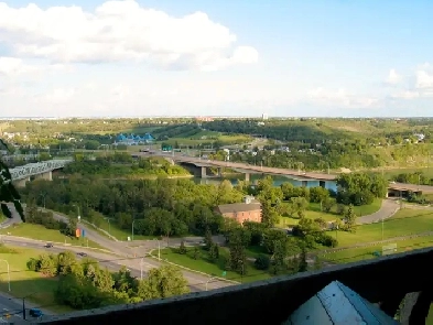 Downtown top floor apartment with breathtaking river valley view Image# 1