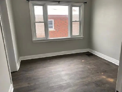 2 Big rooms for rent -Next to No Frills - McAlpine Ave- Welland Image# 1