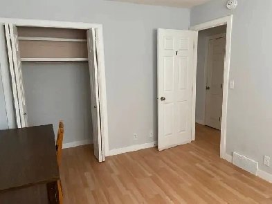 main floor room close to SAIT for female only Image# 1