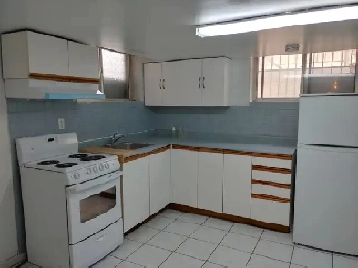 Spotless Bachelor Apt Nov 1, Dufferin & Bloor (lower levl basmt) Image# 1