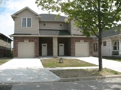 5 bedroom (2.5 bath) House For Rent for University of Windsor HK Image# 1