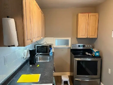 Nice 2 bdrm 3rd Flr Apt of Triplex at Main & Wentworth, Hamilton Image# 1