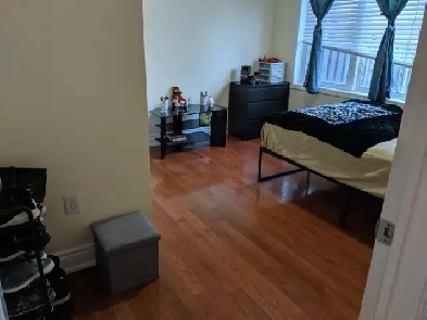 ST. CLAIR- PRIVATE  1BEDROOM APARTM. OWN-WASH -KITCHEN-1 PARKING Image# 1