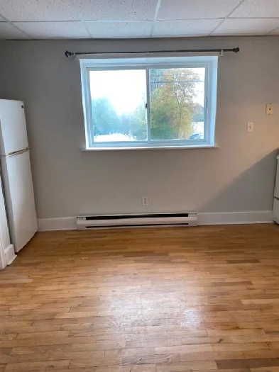 Adult Building quiet one bedroom apartment Image# 7