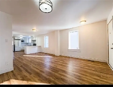 Single Home Central St Bonifice 2 bed 1 bath   oversize garage Image# 1