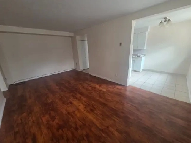 Large 1bdrm APT- BRIGHT/SPACIOUS/SELF CONTAINED AVAIL Dec 1 Image# 1