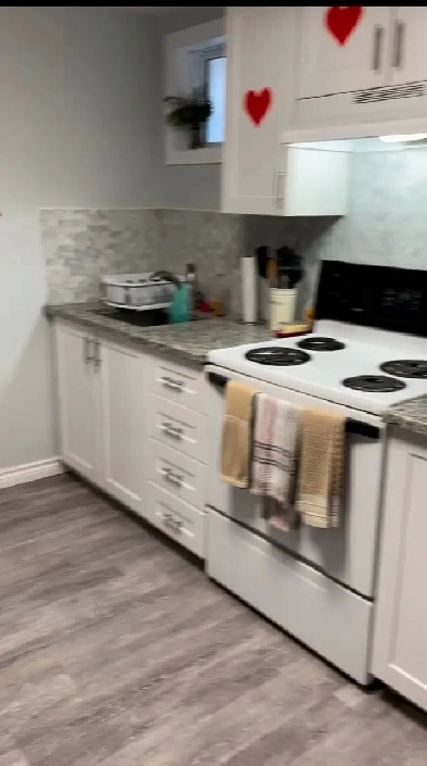 Queen's 4 bed Apt. 2 min walk to the ARC Image# 1