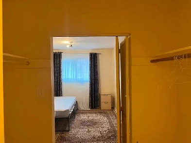 MASTER BEDROOM WITH BATHROOM AVAILABLE  DEC 1 - BATHURST/STEELES Image# 1