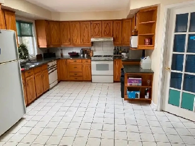 Bright Master Bedroom Near O-Train, Plaza, & Carleton U，Southkey Image# 2