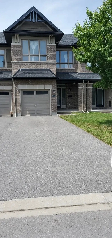 Kanata Lakes 3 bdrm Townhome available on January 1st, 2026 Image# 1