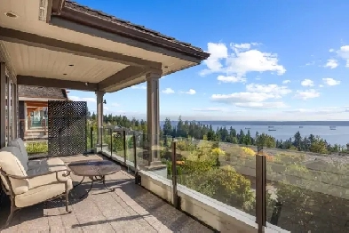 Vancouver’s Best View Luxury Retreat – Seasonal Modern House Image# 2