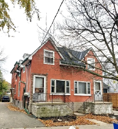 PRIME LOCATION - All Inclusive 1 Bdrm - Walk to LRT Image# 5