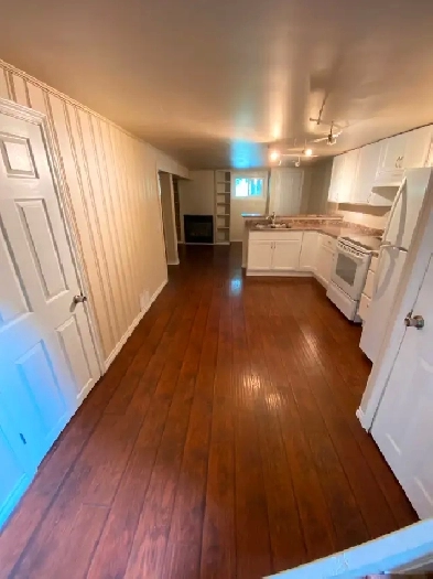 2 Bedroom. 1 Bathroom in Bayridge Area Image# 5