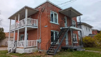 Triplex en brique à vendre Image# 3