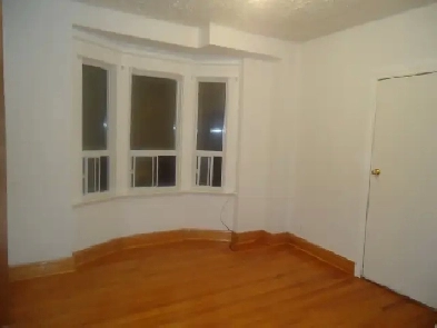 1st Flr bedroom for rent Dec 3, Bloor & Dufferin Can be funished Image# 1