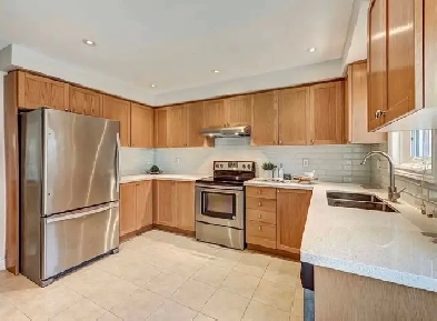 TOWNHOUSE FOR RENT, BRAMPTON DOWNTOWN, $2500 Image# 1