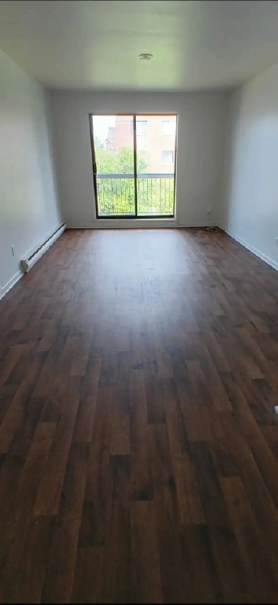 A Valleyfield - Jolie, propre et grande 3-1/2,  LIBRE Image# 7