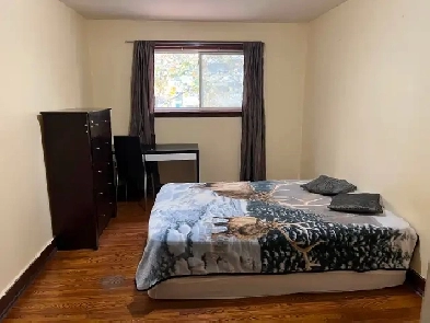 MASTER BEDROOM WITH PRIVATE BATHROOM BATHURST/STEELES NEAR BUS Image# 1