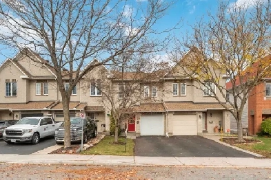 Beautiful 3-Bedroom Freehold Townhome in Sought-After Barrhaven Image# 10