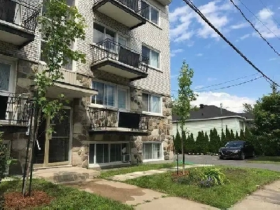 1er janv 2càc Lemoyne près St-Lambert Lumineux Air climatisé! Image# 20