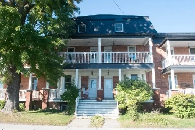 TRÈS BEAU 3 1/2  - LIBRE IMMÉDIATEMENT Image# 2