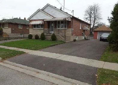 Beautifully renovated legal 2BR apartment Image# 1