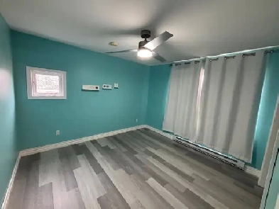 private room for rent /chambre privée à louer Image# 4