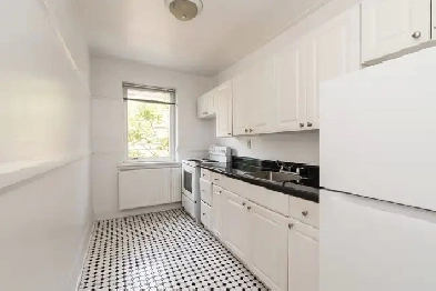 One bedroom unit, Vaughan and St.Claire - ID 3983 Image# 1