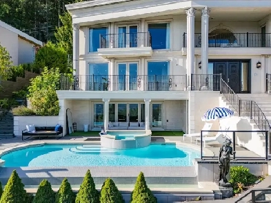 Vancouver Luxury Panoramic Smart Home Image# 29