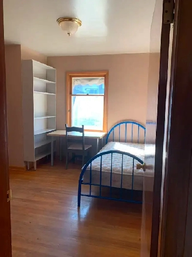 Spacious Rooms in Banff Trail for Rent close to UC/SAIT Image# 8