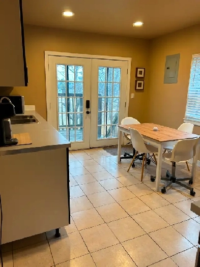 3 bdrms on 2nd floor with view of park $1690 plus utilities Image# 1