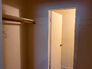 MASTER BEDROOM WITH PRIVATE WASHROOM BATHURST AND STEELES Image# 1