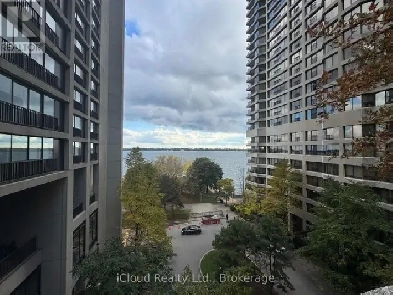 Waterfront 1 bed 1bath condo with Parking. Bay and Queens quay Image# 1