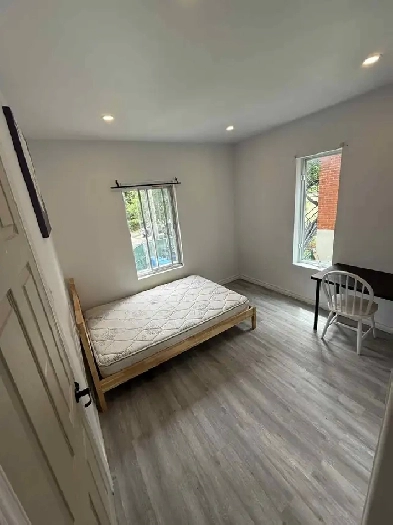 Chambre à louer À 30 secondes de marche du métro Joliette Image# 1