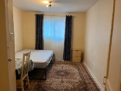 MASTER BEDROOM WITH PRIVATE WASHROOM BATHURST/STEELES NEAR BUS Image# 1