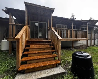 Bright, Clean 3 bedroom ~Suite Image# 7