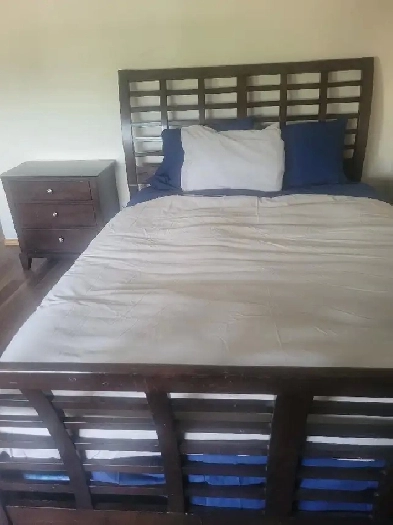 Pet Friendly Fully Furnished Newly Renovated Upstairs One Bedroo Image# 6