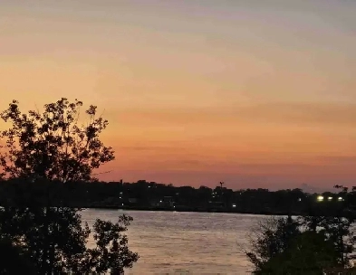 Waterfront view master bedroom for rent Image# 9